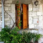 منزل ريفي Stephania's Stone House *