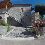 منزل ريفي Stephania's Stone House