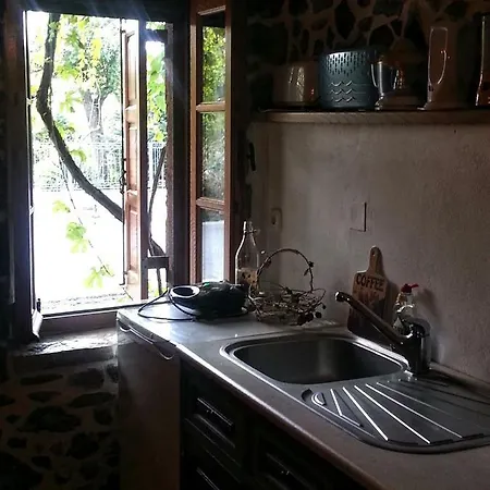 Stephania's Stone House * Karyes