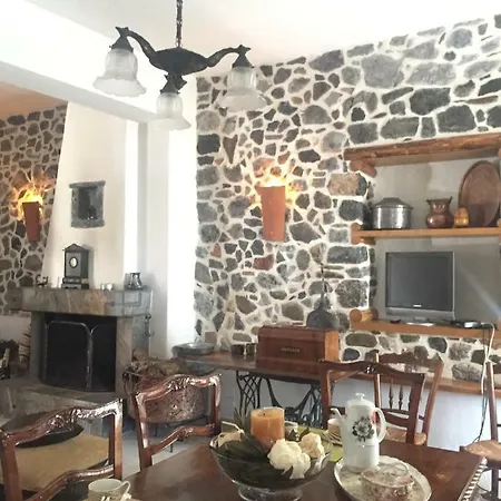 Stephania's Stone House * Karyes