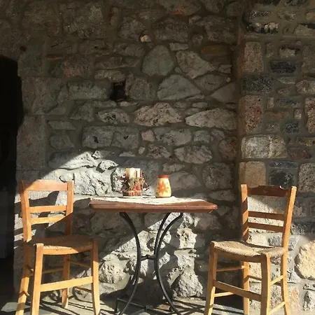 Stephania's Stone House Country house *