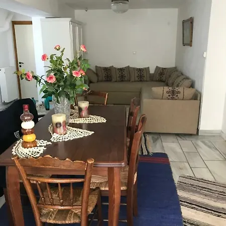 Stephania's Stone House בית כפרי Karyes