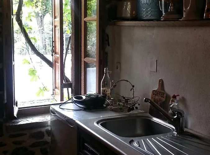 Stephania's Stone House * Karyes