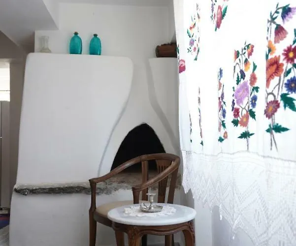 Stephania's Stone House Karyes